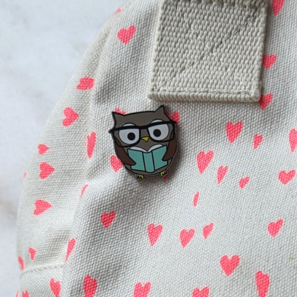 Owl Reading Pin - CVP1065OWLR
